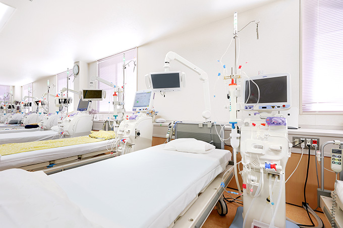 各ベッドにテレビモニターを設置