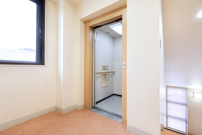 ２階透析室へのエレベーター